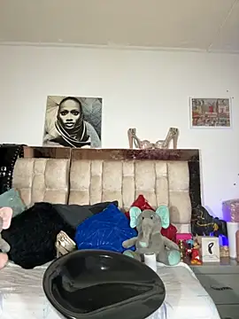 Snapshot of LeilaLopez chatting on 31, 10, 2025 LeilaLopez online show from 31, 10, 2025