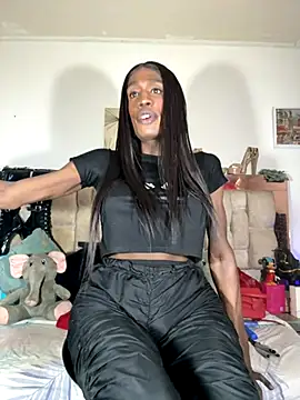 Snapshot of LeilaLopez chatting on 11, 11, 2025 LeilaLopez online show from 11, 11, 2025