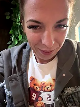 Almmaxxxx online show from 17, 9, 2025