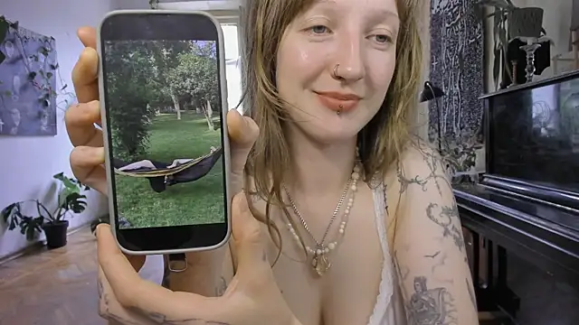 Snapshot of Miranda2_0 chatting on 26, 6, 2026 Miranda2 0 online show from 26, 6, 2026