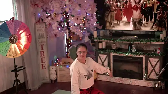 Nikki Torres online show from 19, 11, 2025