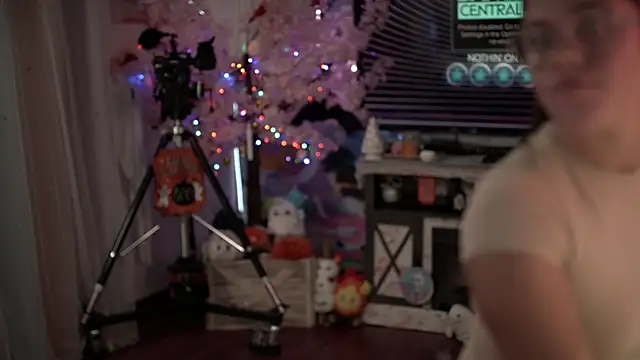 Nikki Torres online show from 16, 10, 2025