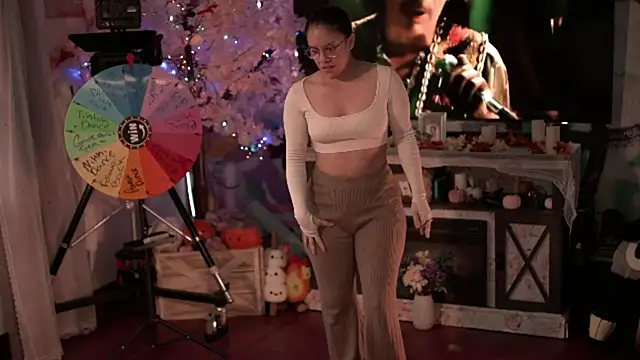 Nikki Torres online show from 18, 11, 2025