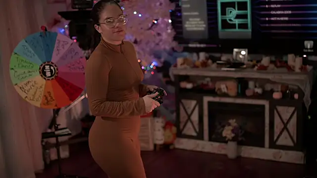 Nikki Torres online show from 18, 11, 2025