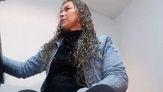 dalilasquirt1 online show from 10, 2, 2026