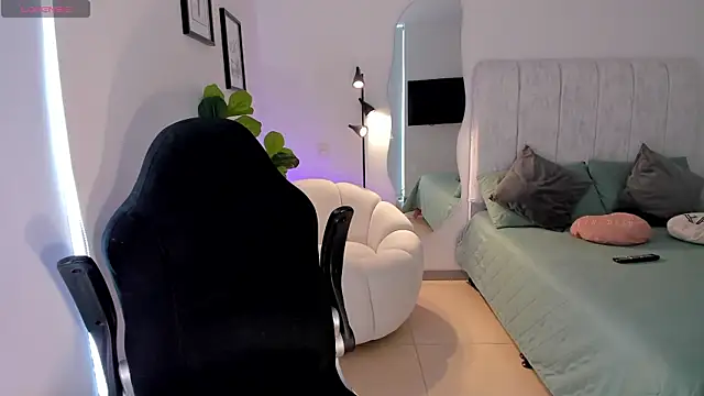 AmyWood online show from 7, 4, 2026