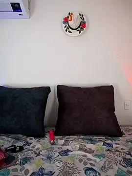 YOURSDEBORA online show from 9, 10, 2025