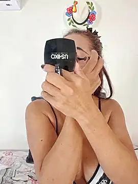 YOURSDEBORA online show from 18, 2, 2026