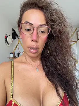 Snapshot of YOURSDEBORA chatting on 7, 6, 2026 YOURSDEBORA online show from 7, 6, 2026