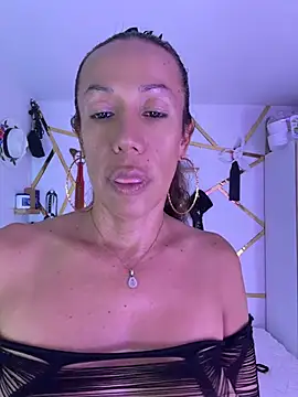 Snapshot of YOURSDEBORA chatting on 4, 6, 2026 YOURSDEBORA online show from 4, 6, 2026