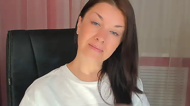 Snapshot of AnaMills chatting on 19, 6, 2026 AnaMills online show from 19, 6, 2026