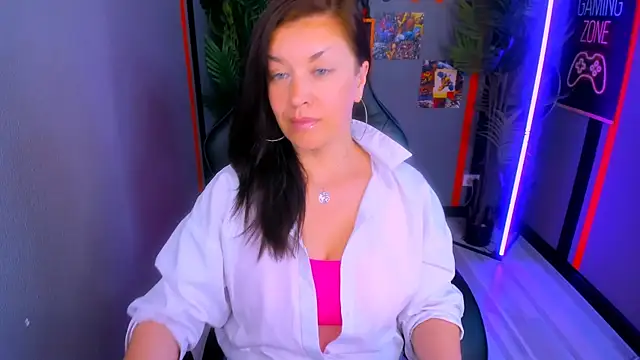 Snapshot of AnaMills chatting on 4, 7, 2026 AnaMills online show from 4, 7, 2026