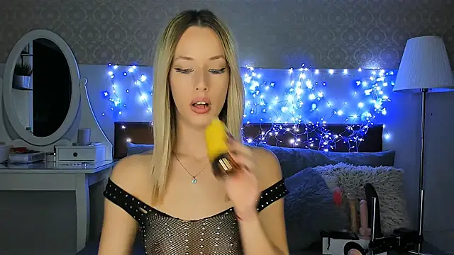 MiaBeeXX online show from 30, 10, 2025