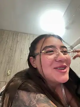 Snapshot of vaneelee chatting on 25, 11, 2025 vaneelee online show from 25, 11, 2025