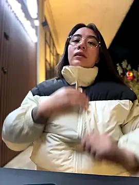 Snapshot of vaneelee chatting on 12, 11, 2025 vaneelee online show from 12, 11, 2025