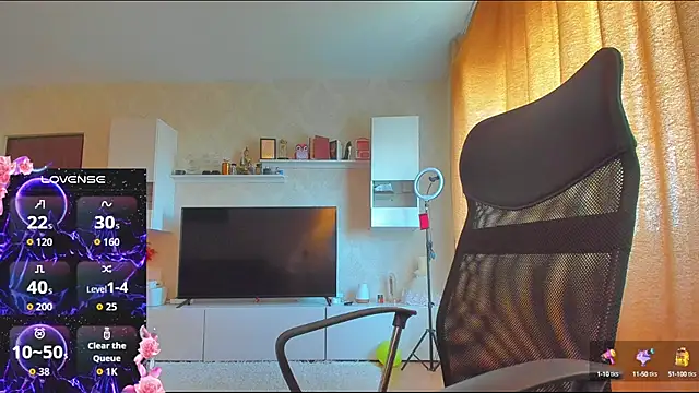 Snapshot of hot_evil_queen chatting on 23, 9, 2025 hot evil queen online show from 23, 9, 2025