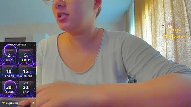 Snapshot of hot_evil_queen chatting on 19, 10, 2025 hot evil queen online show from 19, 10, 2025