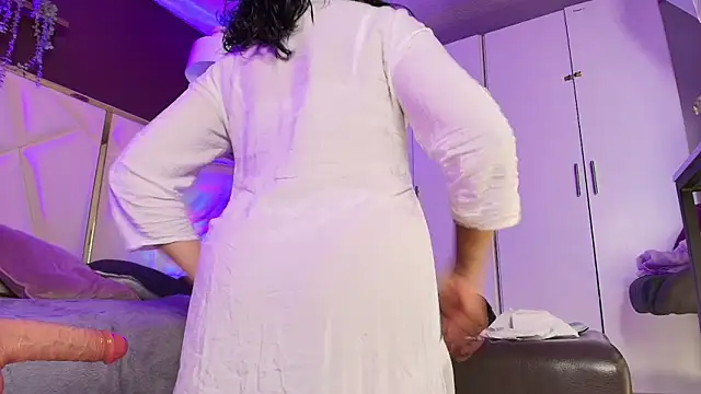 Inndrahot online show from 19, 10, 2025