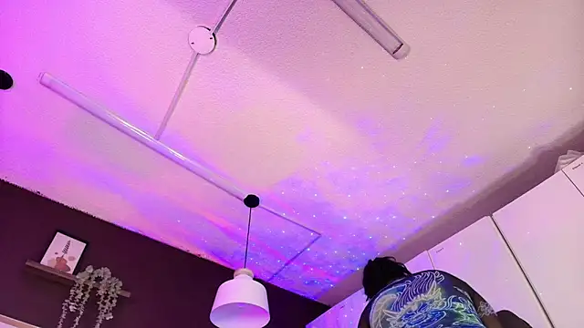 Inndrahot online show from 6, 10, 2025