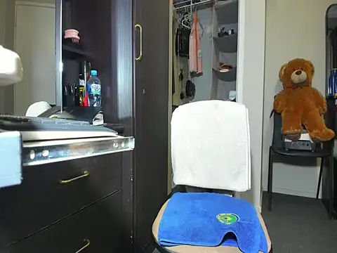 Angelchezcka online show from 7, 4, 2026