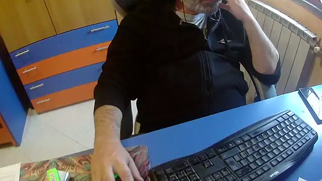 Snapshot of Tango128 chatting on 22, 4, 2026 Tango128 online show from 22, 4, 2026