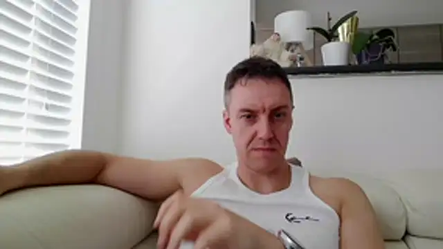 Snapshot of ploki2180 chatting on 26, 4, 2026 ploki2180 online show from 26, 4, 2026