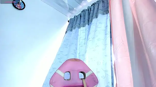 Snapshot of briitany_hot chatting on 8, 10, 2025 briitany hot online show from 8, 10, 2025