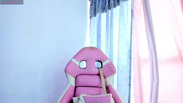 Snapshot of briitany_hot chatting on 6, 10, 2025 briitany hot online show from 6, 10, 2025