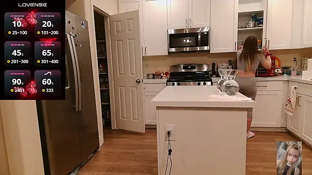 Blondiewithanass online show from 8, 4, 2026