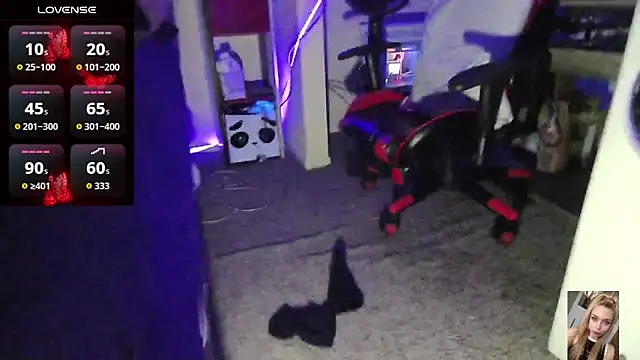 Blondiewithanass online show from 10, 4, 2026