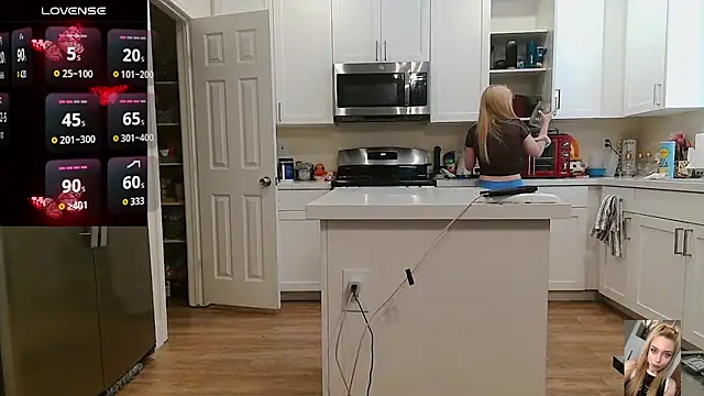 Blondiewithanass online show from 28, 5, 2026