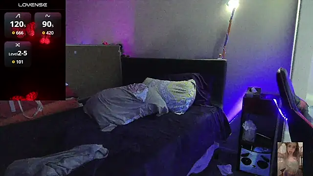 Blondiewithanass online show from 7, 6, 2026