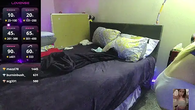 Blondiewithanass online show from 10, 11, 2025