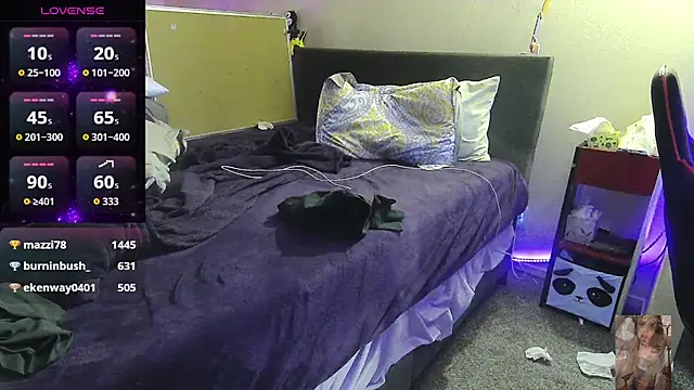 Blondiewithanass online show from 6, 11, 2025