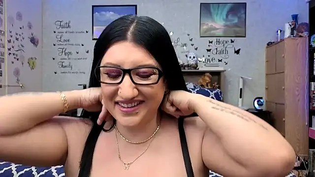 Snapshot of Rayna chatting on 20, 2, 2025 Rayna online show from 20, 2, 2025