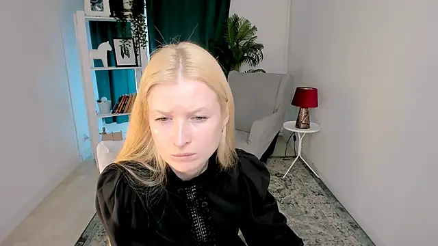 Laly Peach online show from 30, 7, 2026