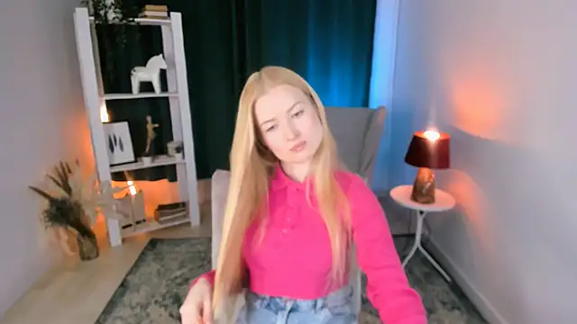 Laly Peach online show from 2, 12, 2025