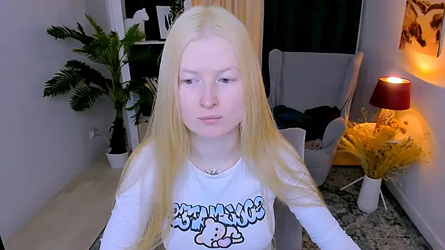 Laly Peach online show from 7, 3, 2026