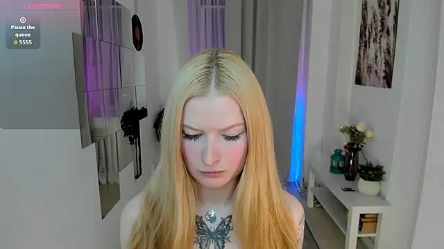 Laly Peach online show from 20, 9, 2025