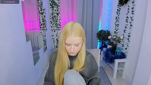 Snapshot of Laly_Peach chatting on 7, 1, 2026 Laly Peach online show from 7, 1, 2026