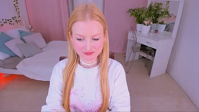 Laly Peach online show from 8, 3, 2025