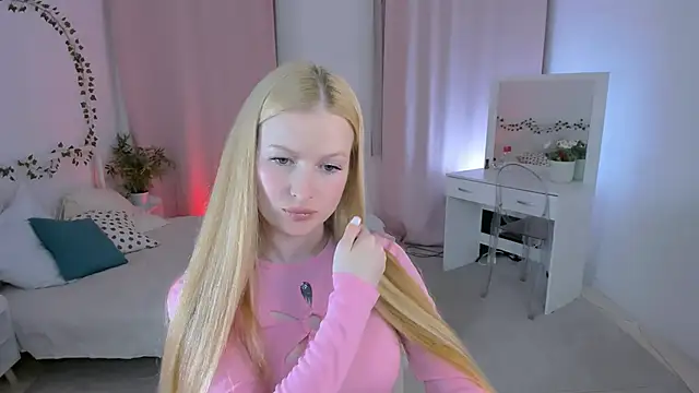 Laly Peach online show from 2, 10, 2025