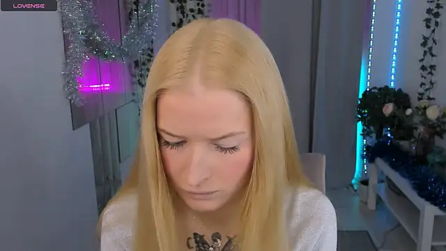 Snapshot of Laly_Peach chatting on 21, 12, 2025 Laly Peach online show from 21, 12, 2025