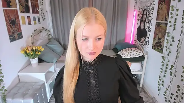 Laly Peach online show from 11, 11, 2025