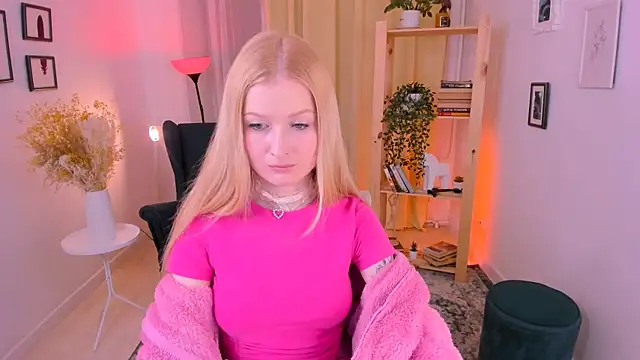 Laly Peach online show from 12, 3, 2025