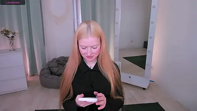 Laly Peach online show from 29, 3, 2026