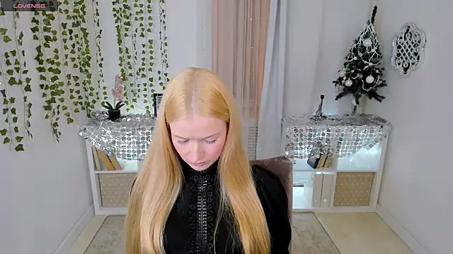 Snapshot of Laly_Peach chatting on 8, 1, 2026 Laly Peach online show from 8, 1, 2026