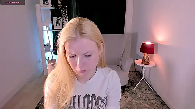Laly Peach online show from 18, 7, 2026