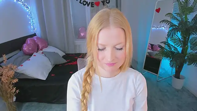 Laly Peach online show from 17, 2, 2025