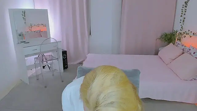 Laly Peach online show from 28, 5, 2026